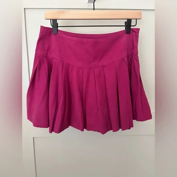 Free People Magenta Pleated Bubble Hem Mini Skirt NWOT Size 4