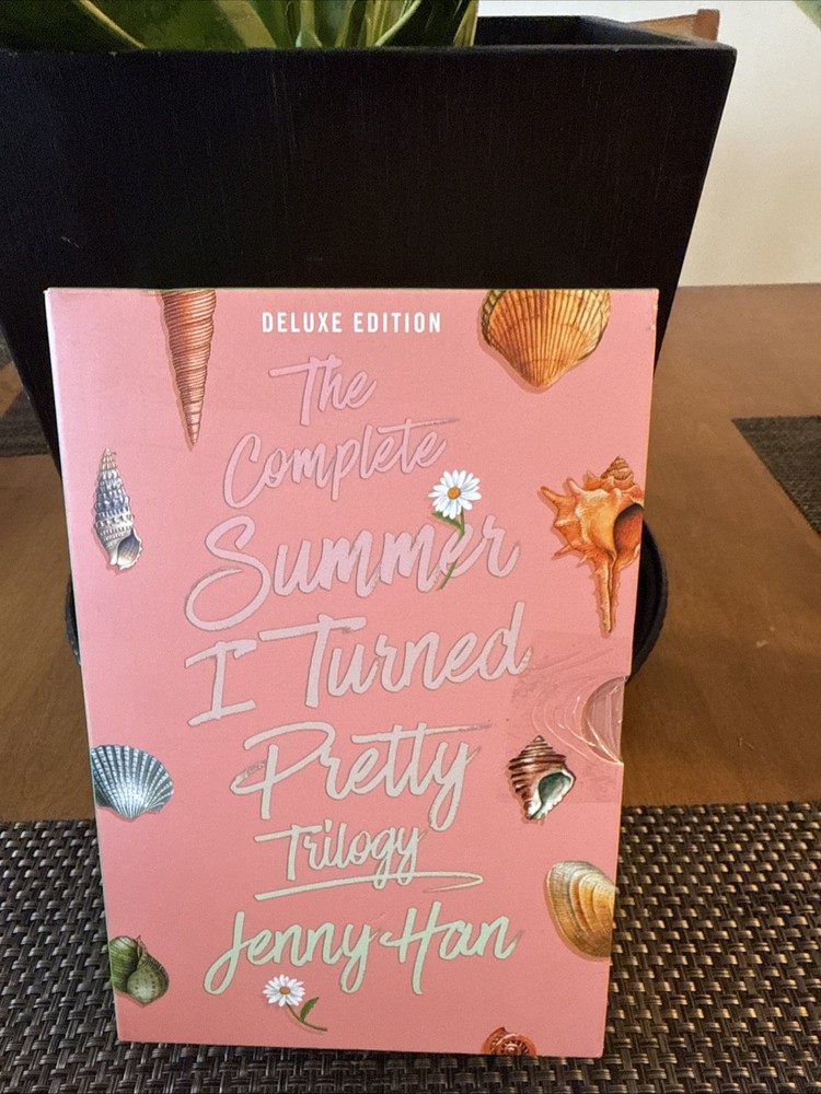 The Complete Summer I Turned Pretty Trilogy (Deluxe Boxed Set): the Summer I Tur