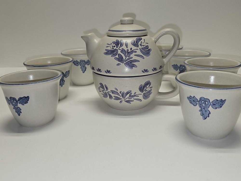 Pfaltzgraff Yorktowne Vintage Blue Folk Art Stoneware Teapot with 8 Cups  