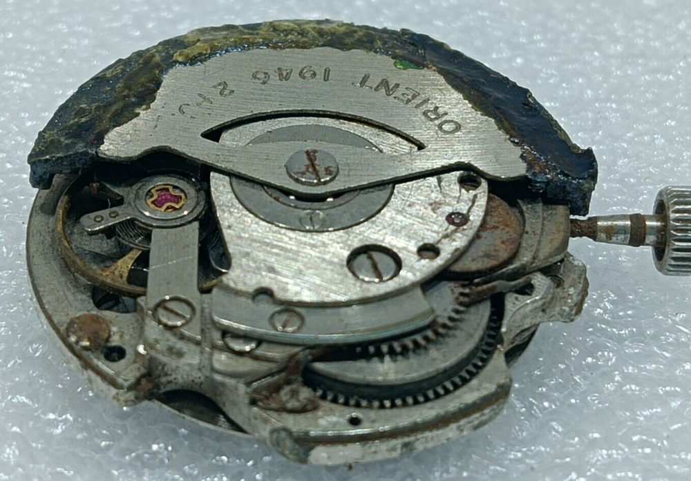 USED ORIENT AUTOMATIC CAL 1946 21 J  WATCH MOVEMENT (BALANCE OK ) FOR & REPAIR
