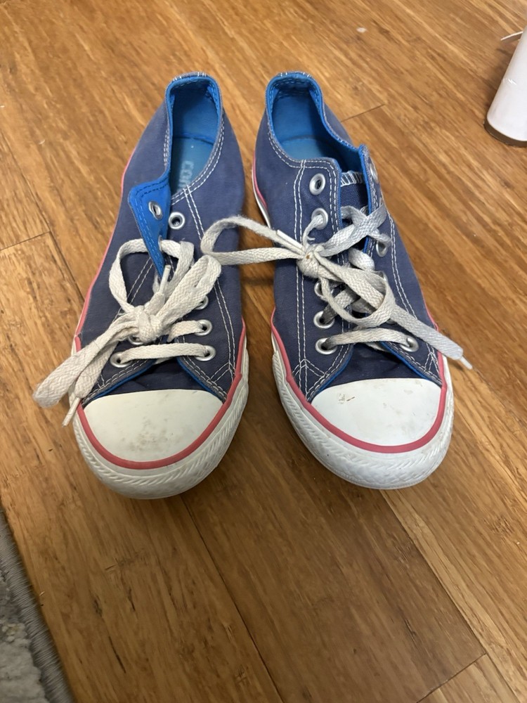 Converse navy blue Low Top Canvas Sneakers women’s Contrast Stitching Size 7
