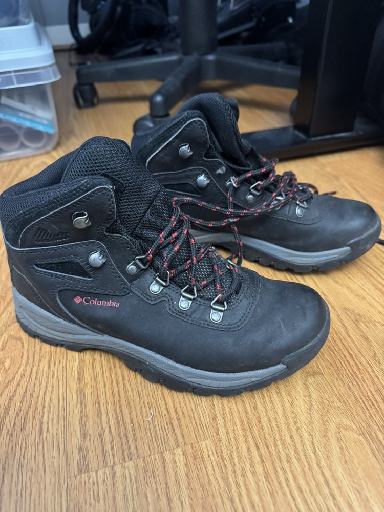 COLUMBIA Women's Newton Ridge Plus Waterproof Hiking Boot US8