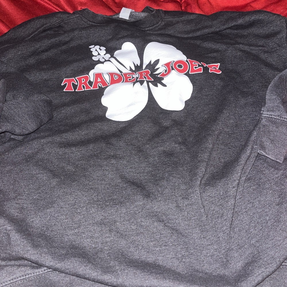 Modern MJ Apparel Trader Joe’s Hibiscus Logo Men’s XL Long-Sleeved Shirt