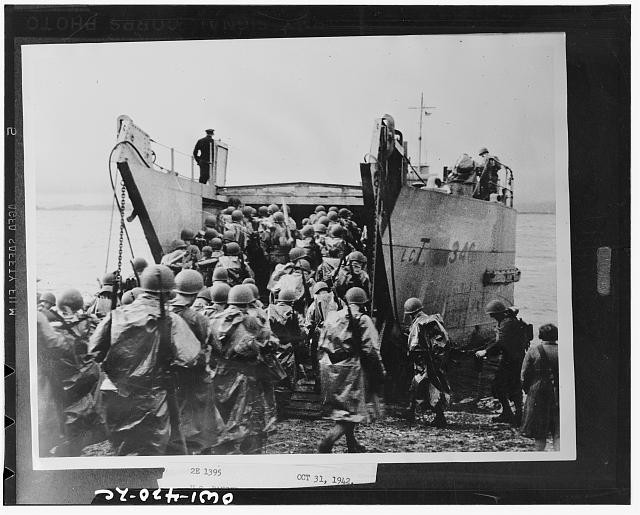 Photo:Normandy France 1944 D-Day Soldiers Boarding Landing Craft