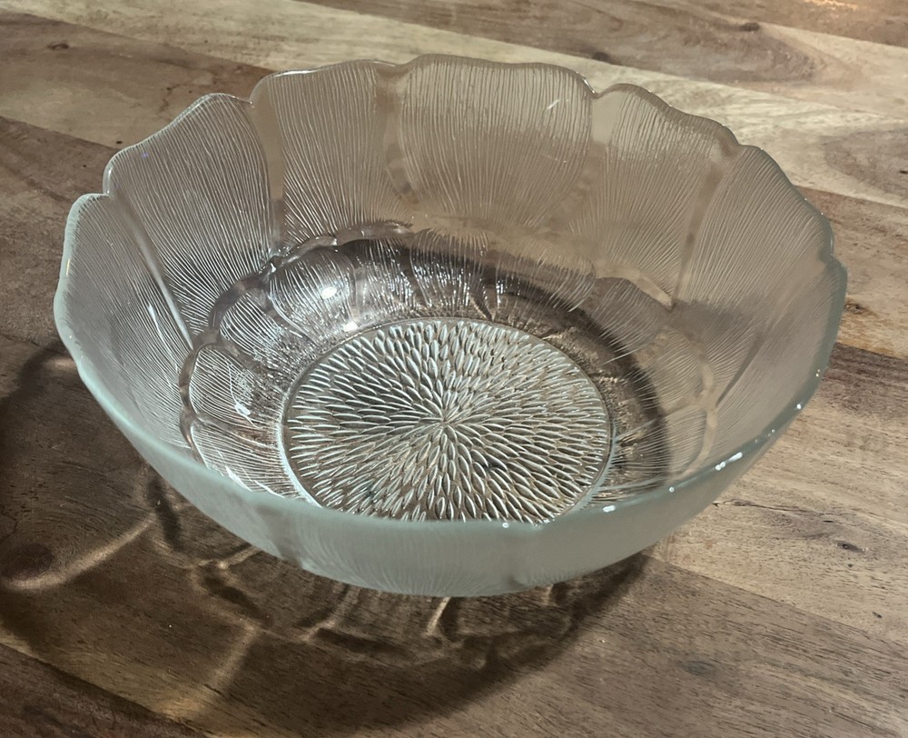 Arcoroc Fleur Serving Bowl 9” Wide Clear Glass Vintage France Sunflower