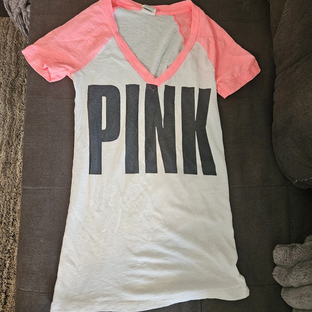 PINK Victoria’s Secret T Shirt Womens XS White Pink Logo Graphic V Neck Tee