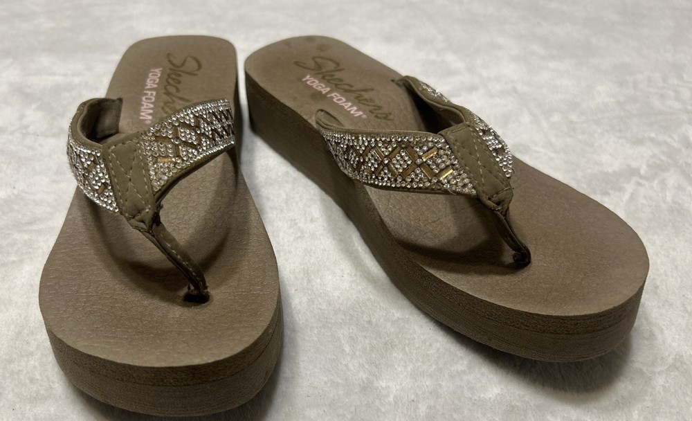 Skechers Womens Yoga Foam Flip Flops Size 9.5 Rhinestone Sandals Toe Thong