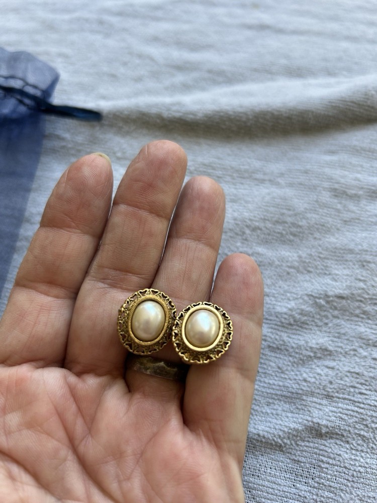 Vintage Gold Tone Clip-On Earrings Oval Imitation Pearl 1 Inch Fashion Jewelry