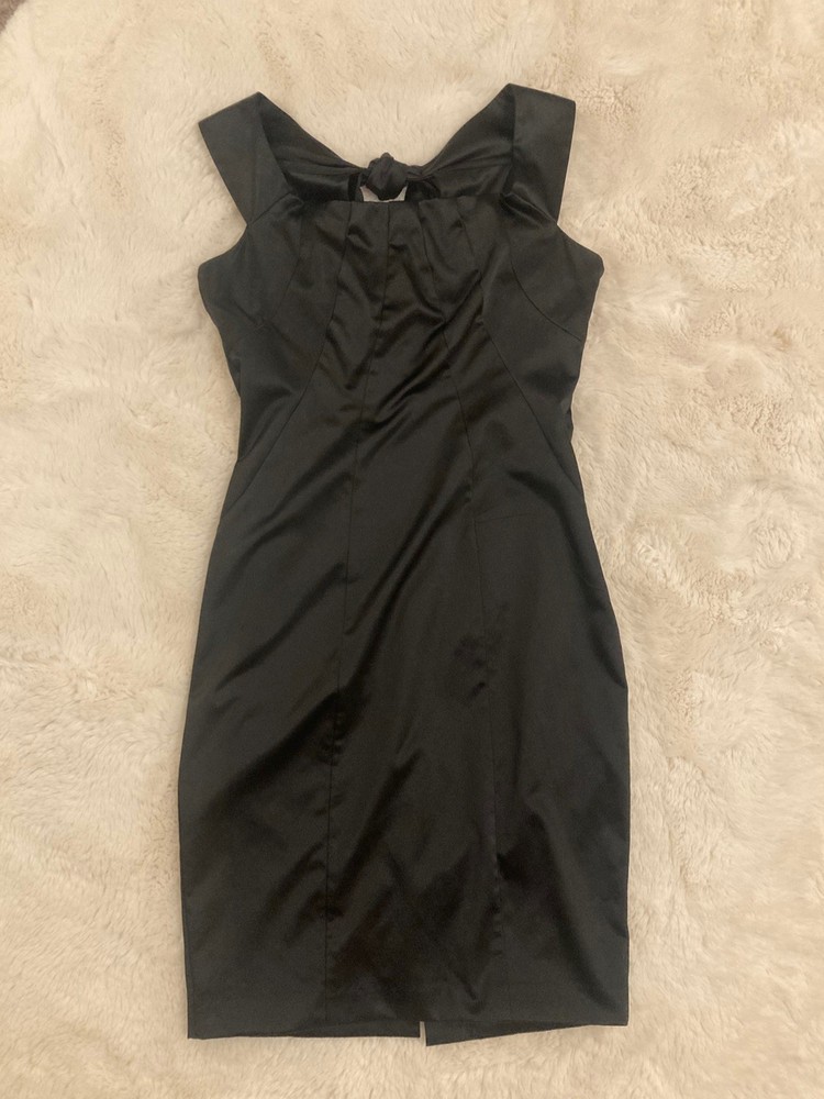 The Limited Fitted Little Black Dress with Feminine Back Bow Women’s Size 10