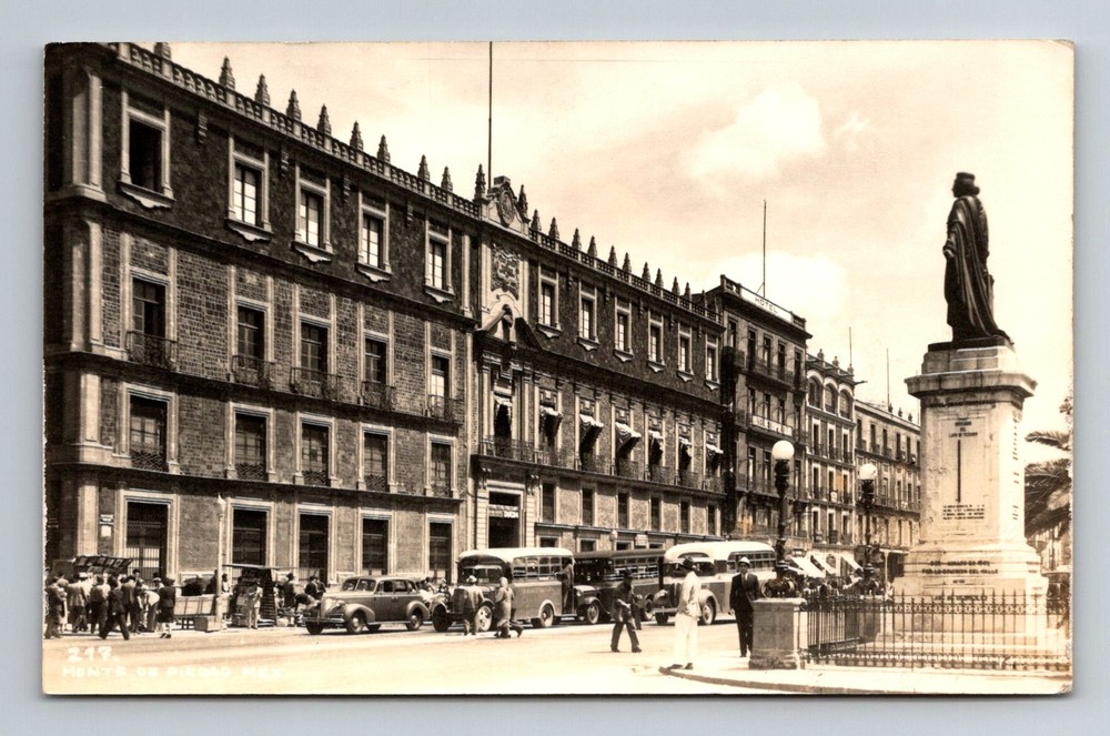Mexico City- Main Plaza Pawn Shops Statue Old Postal Card View Vintage Postcard