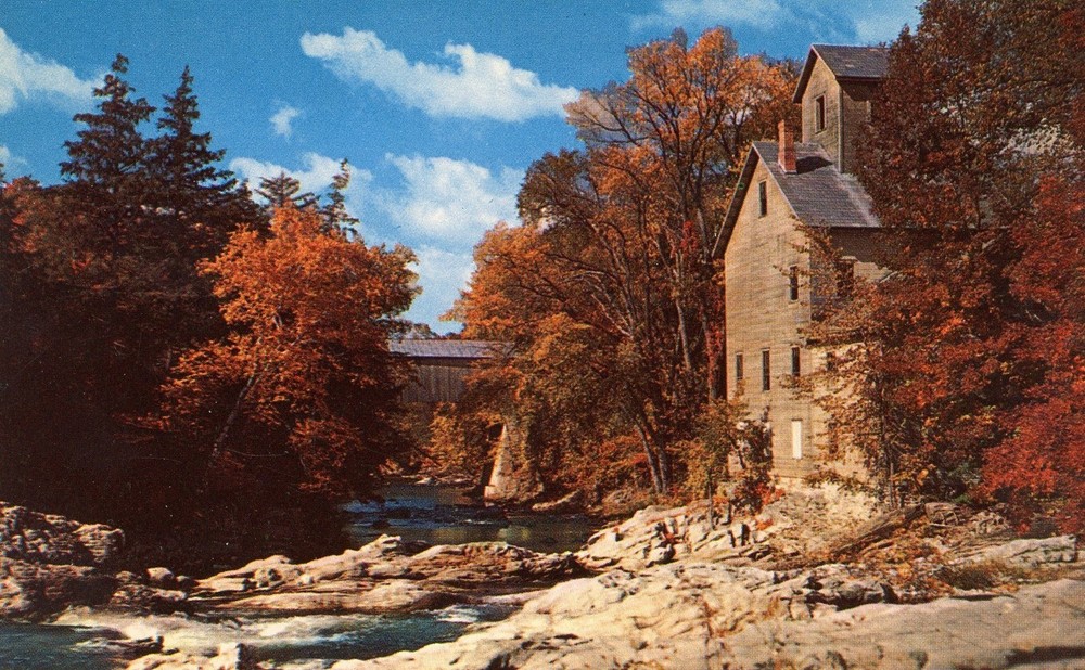 Old Mill & Covered Bridge, Near Rutland, Vermont, UNP, VG --POSTCARD