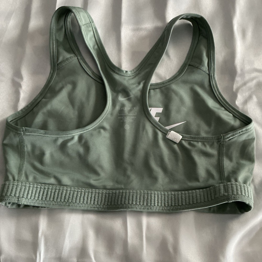 Nike Women’s Green Racerback Pullover Wireless Sports Bra Logo Size L