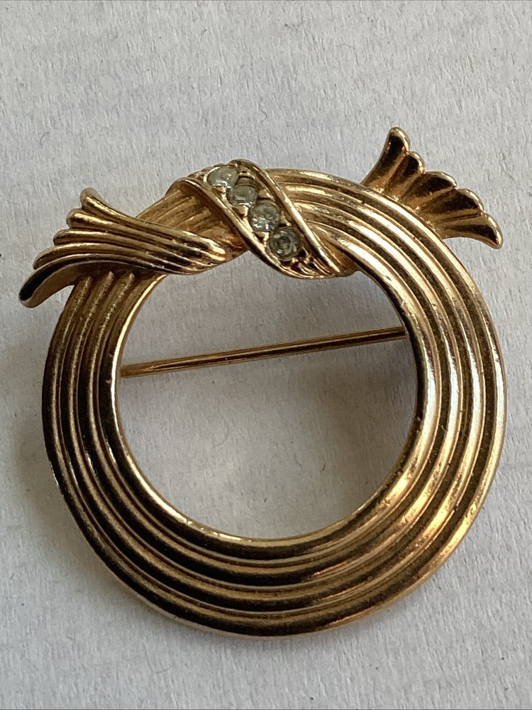 Vintage Avon Gold Tone Round Rope Ribbon w/ Rhinestones Bow Brooch Pin 1 1/4