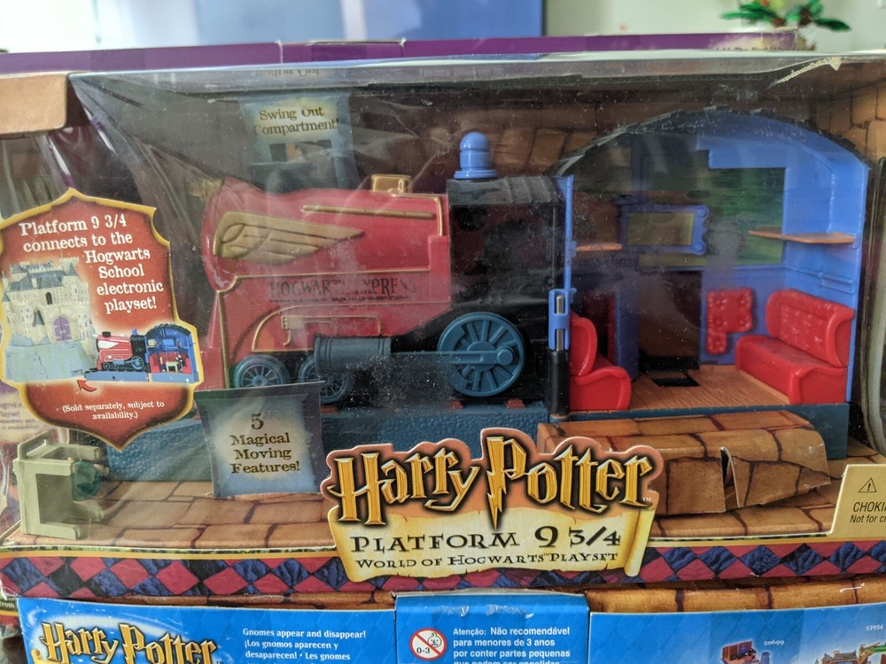 Harry Potter Platform 9 3/4 World of Hogwarts Mini Playset