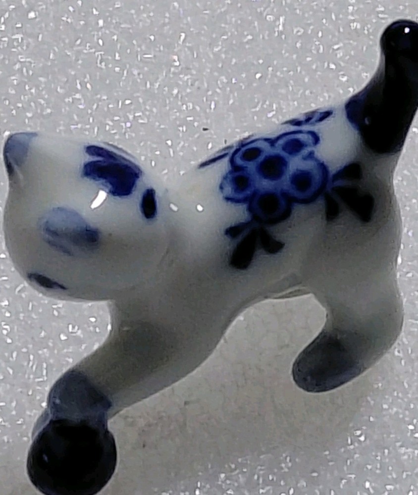Vtg Delft Cobalt Blue & White Miniature Porcelain Playing Cat with Ball 1.25