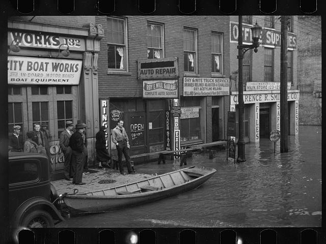 Photo:Louisville, Kentucky, Ohio River in flood