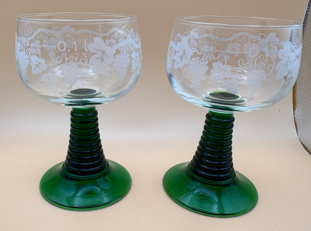 SET Of 2 Luminarc Beehive Stem Green Cordial Wine Glasses Etched Grapes Roemer