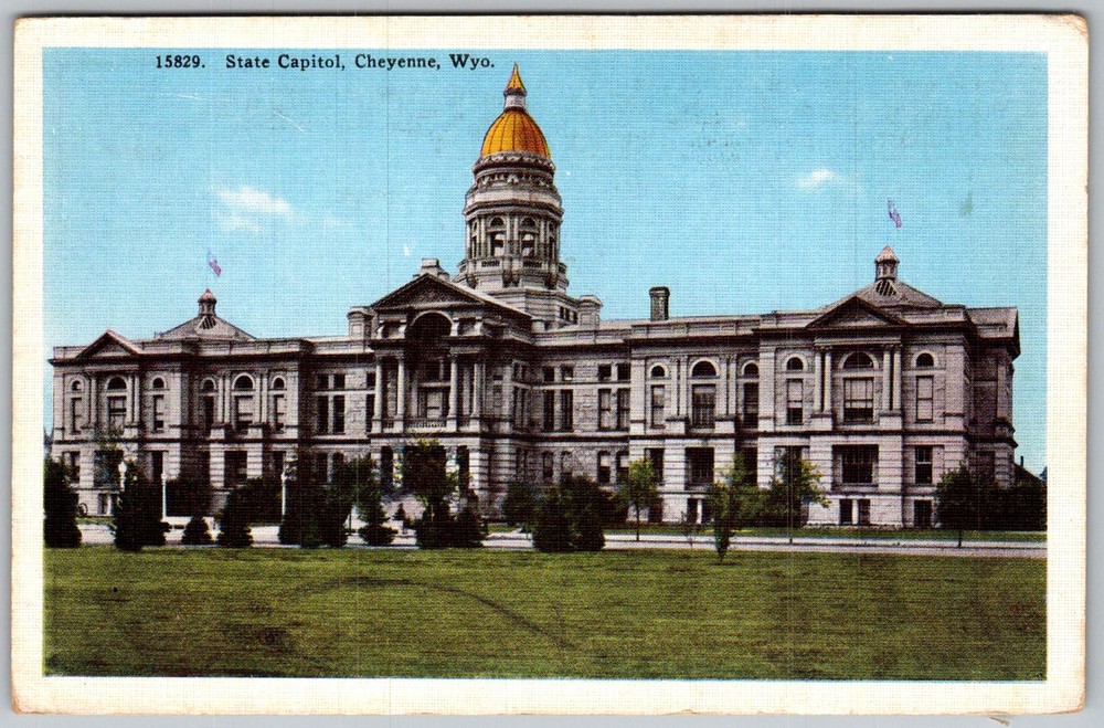 Vtg Linen Postcard State Capitol Gold Dome Cheyenne, WY 1930s