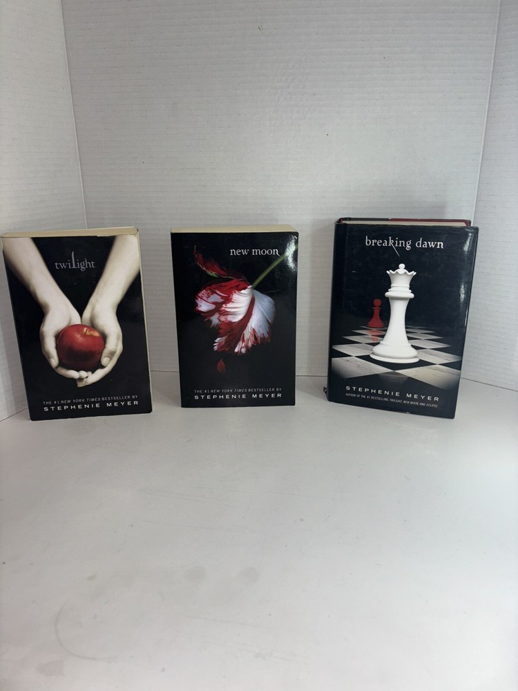 The Twilight Saga Series:Twilight, New Moon and Breaking Dawn by Stephenie Meyer