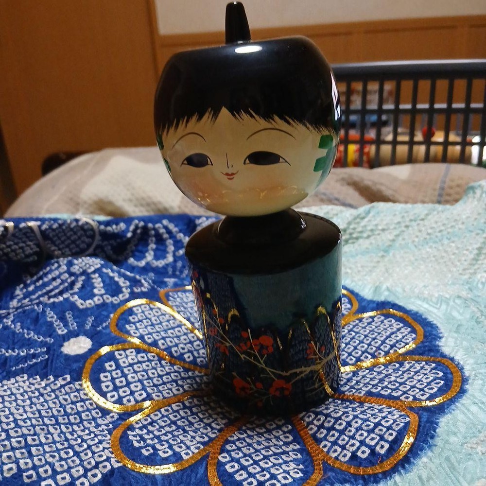 Kokeshi Doll Red Floral Pattern Black Background 15cm Wooden Smiling Face
