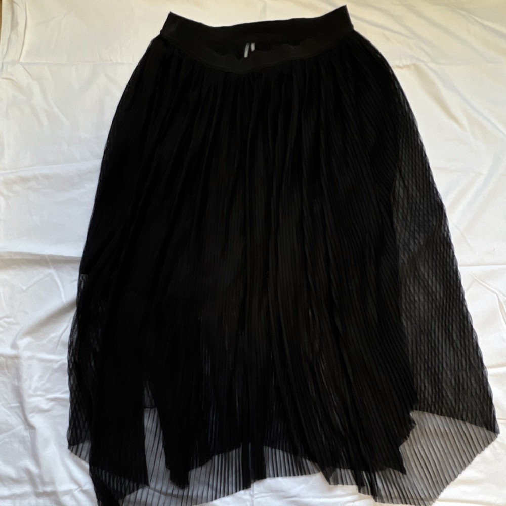 Anthropologie black pleated midi skirt, chiffon nylon, elastic waist, size L