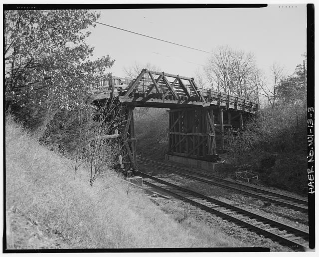 3. GENERAL SETTING LOOKING SOUTHEAST - Seventh Street Bridge, Spanning Chicago,