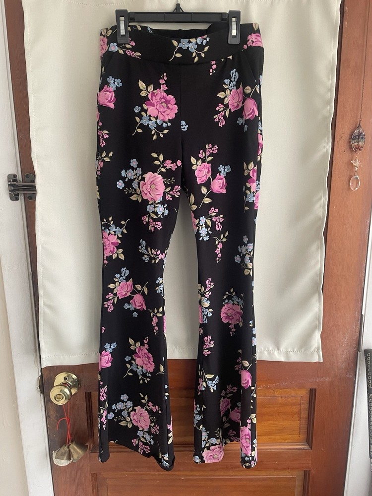 Torrid Full Length Size 1 Signature Waist Flare Pocket Legging in Floral