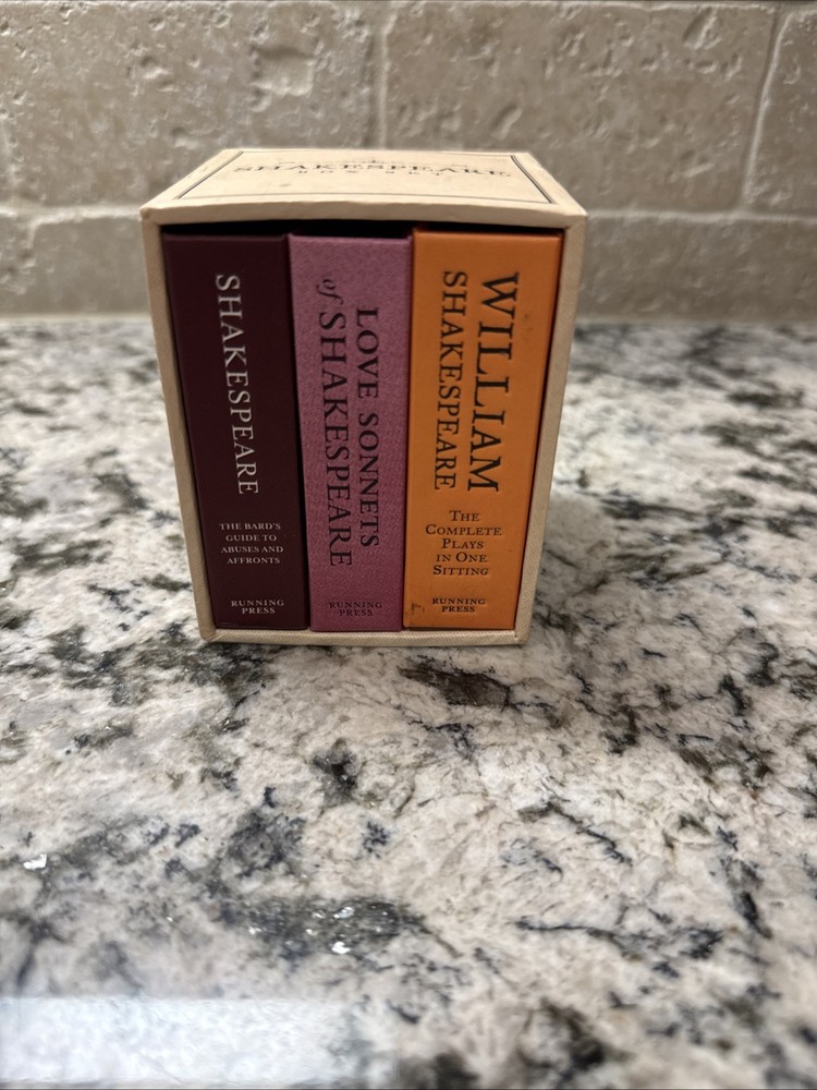 Shakespeare Box Set by William Shakespeare (English) Hardcover Book