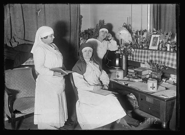 Paris France Gare de l'Est ARC canteen Suzanne Ruchard assistants 1918