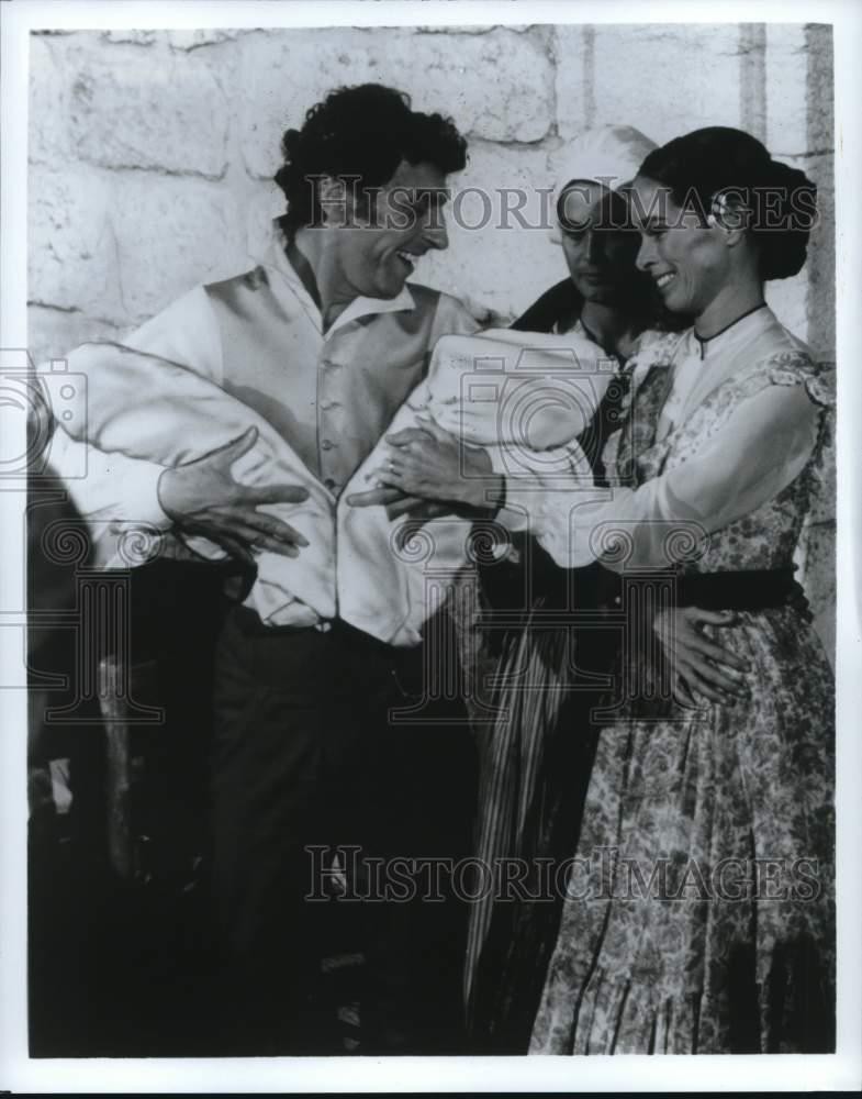 1985 Press Photo Actors starring on the TV show 
