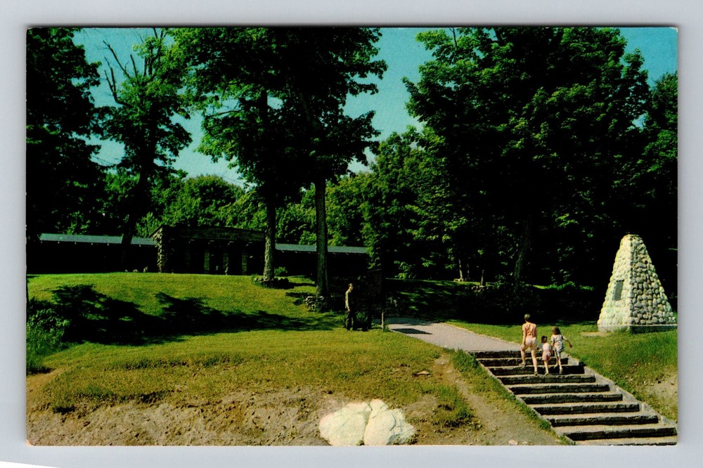 Canada- Algonquin Provincial Park Nature Museum Souvenir Old PC Vintage Postcard