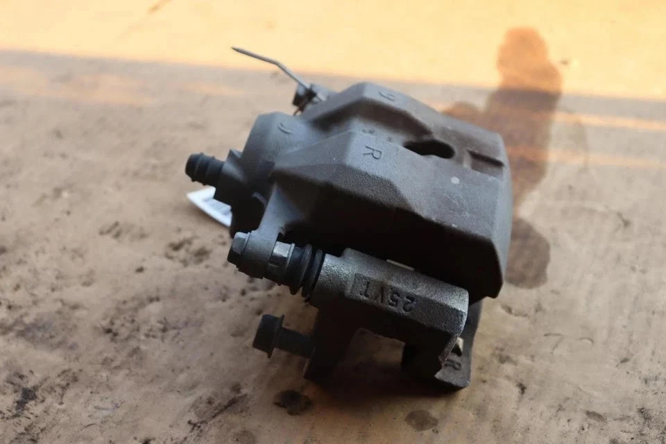 Toyota OEM Front Right Brake Caliper #47730-47060 for Corolla JAPAN