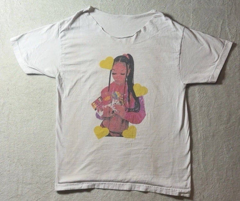 Women’s White Graphic T Shirt Size Medium