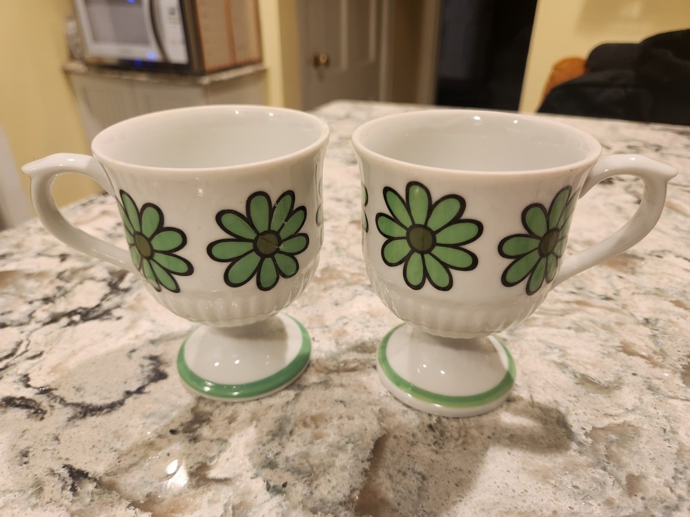 Vintage Daisy Japan Footed Pedestal Retro Mugs Green & White