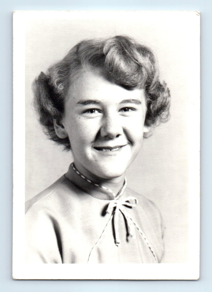 Old Vintage Photo FORMAL PORTRAIT SMILING WOMAN FOUND PHOTOGRAPH PICTURE