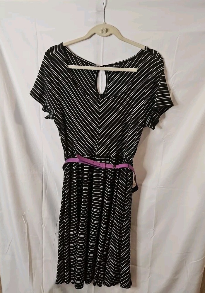 Torrid Pre-owned Plus-size 0 (12) Black and White Striped Skater Style Dress
