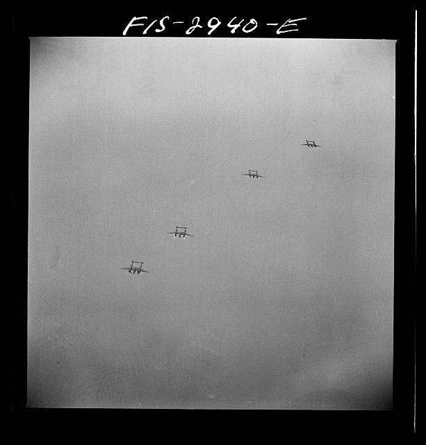 Photo:1910s Biplane Formation Flight Airplanes in Sky Aviation Photo