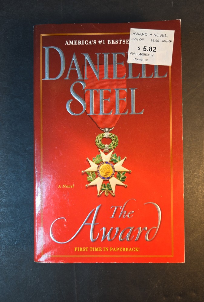 Danielle Steel - The Award - First Time in Paperback - Romance Fiction Novel