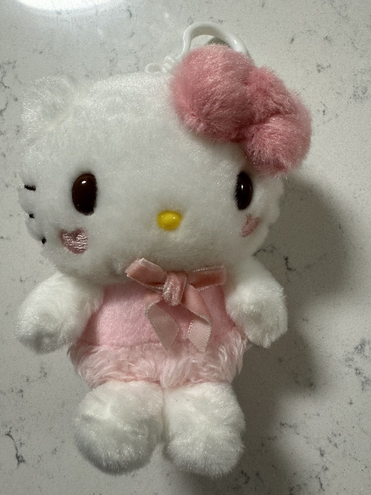 Sanrio Hello Kitty Plush Toy / Plushie Keychain no tag