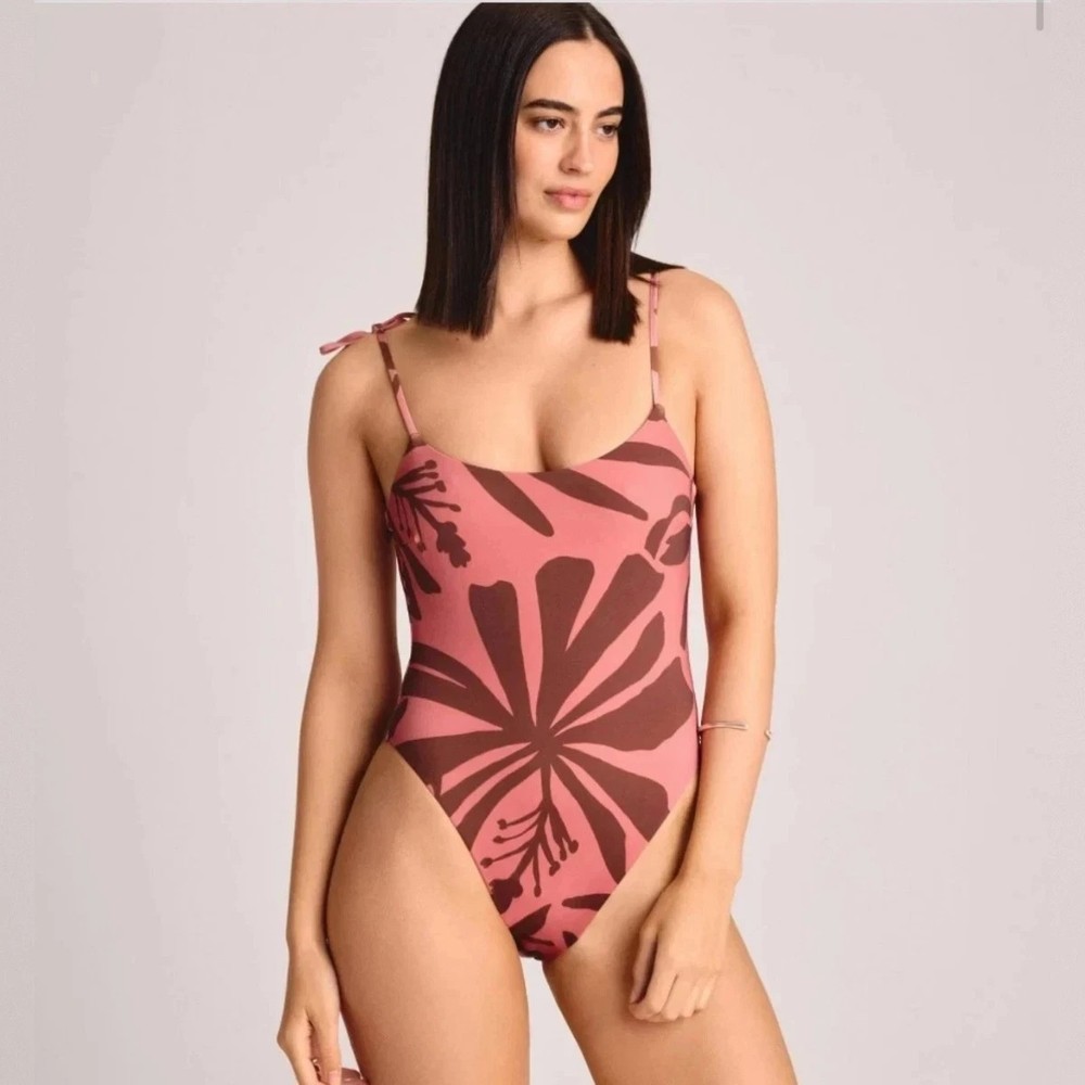 Vitamin A Women's Printed Tie Shoulder Classic Coverage One Piece Swimsuit - XS