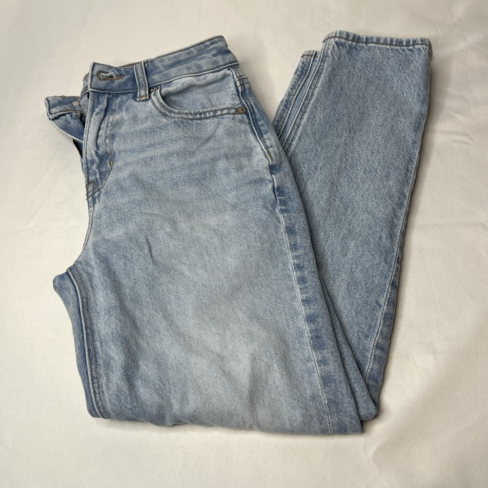 AMERICAN EAGLE Womens Size 00 Short Light Wash Strigid Denim High Rise MOM Jeans