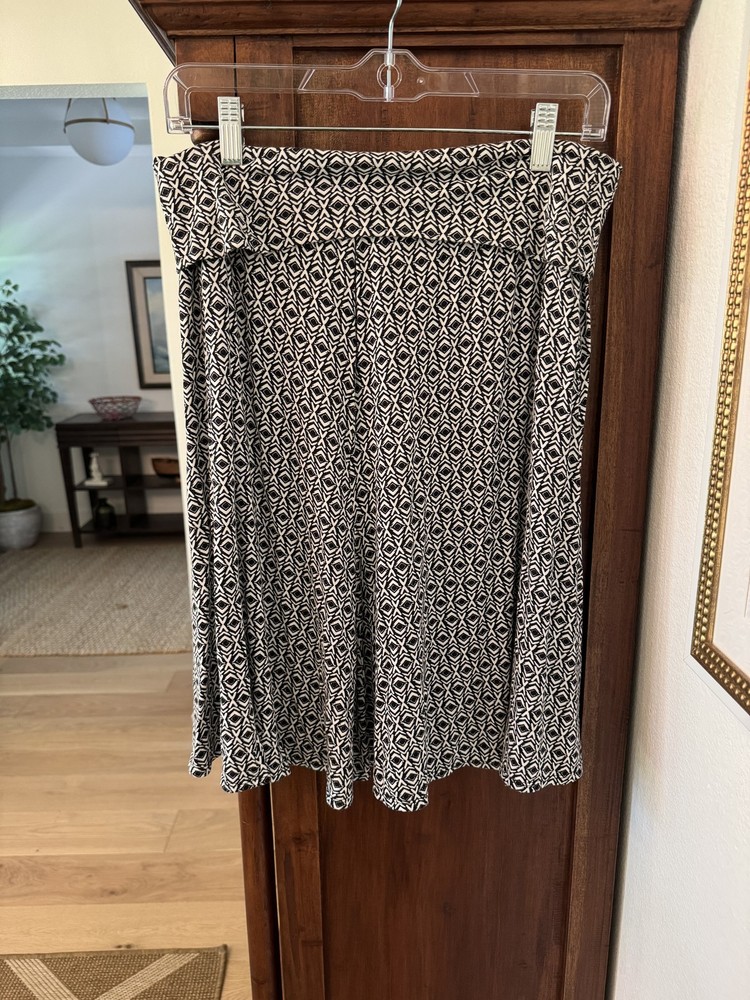 Max Studio Women’s Skirt Large Geometric Stretch Pull On Packable Comfortable