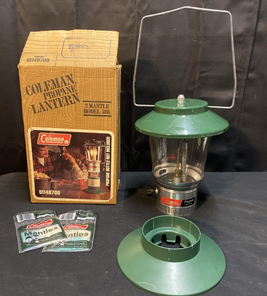 Coleman 5114 Lantern W Tapered Fluted Pyrex Globe W Box &Extra Mantles   USA