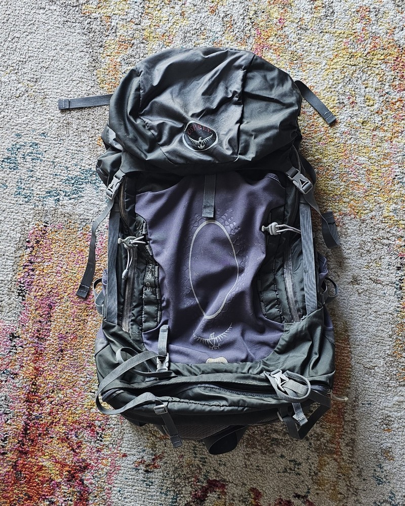 Osprey Atmos AG 65 Hiking Backpack 65L Gray Large Anti-Gravity Suspension Frame