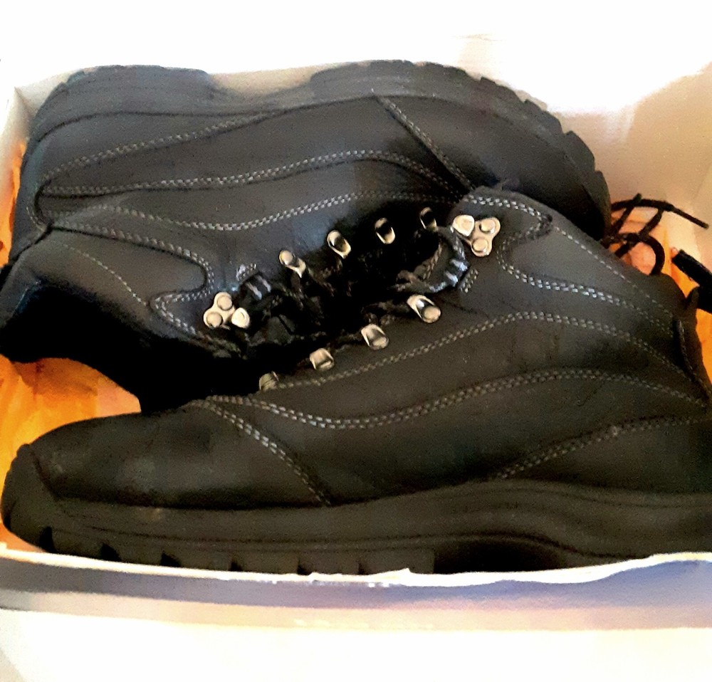Men's Black Bass Leather Hiking Boots Size 10M Brand New