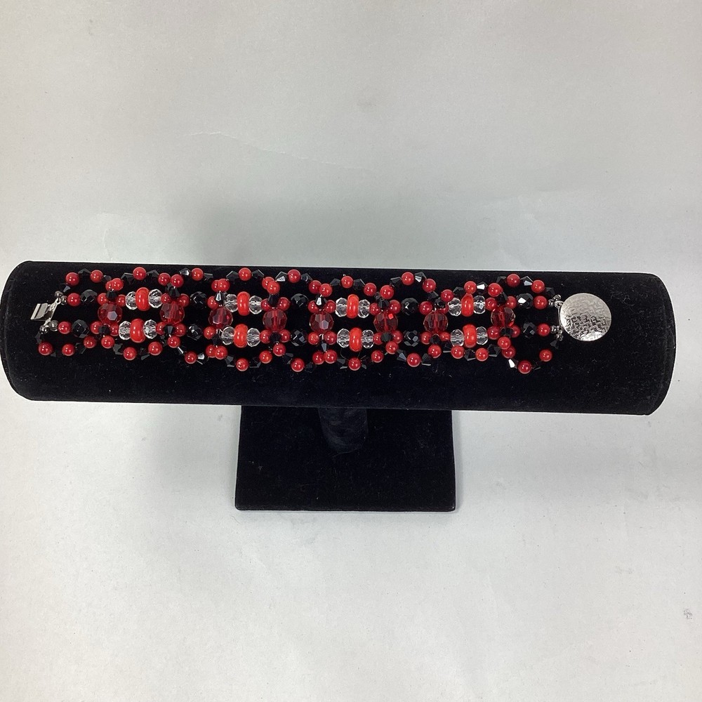 Red And Black beaded Chain Fashion bracelet 7 In. Long Push Lock Clasp Item #4