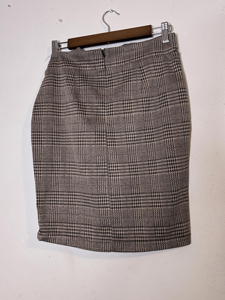 Active USA Plaid Skirt with Adjustable Tie in Size Large