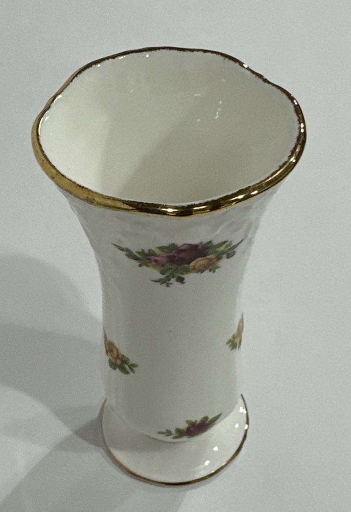 Royal Albert Old Country Roses Small Bud Vase Bone China  5.5