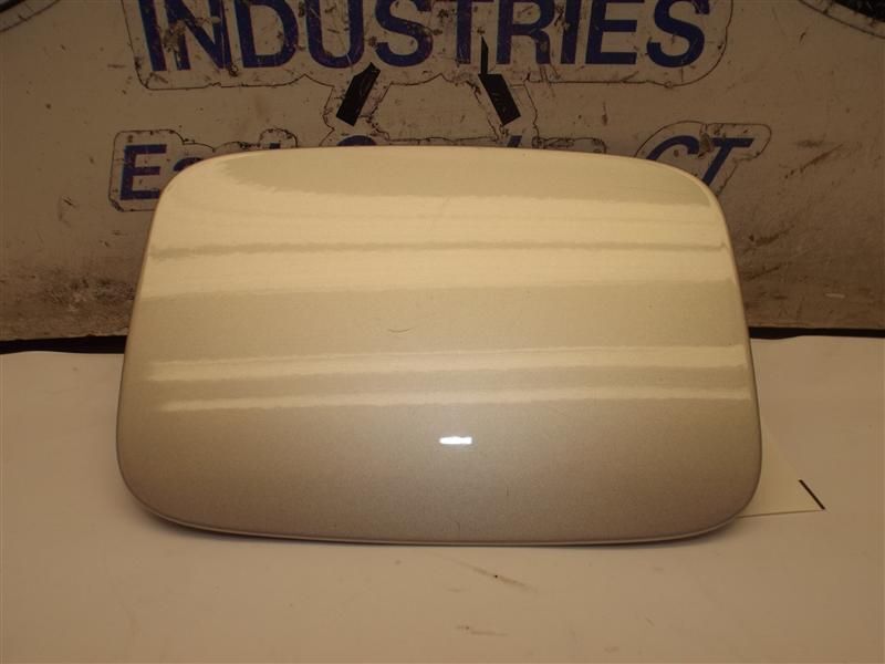 S40       2005 Fuel Filler Door 181324