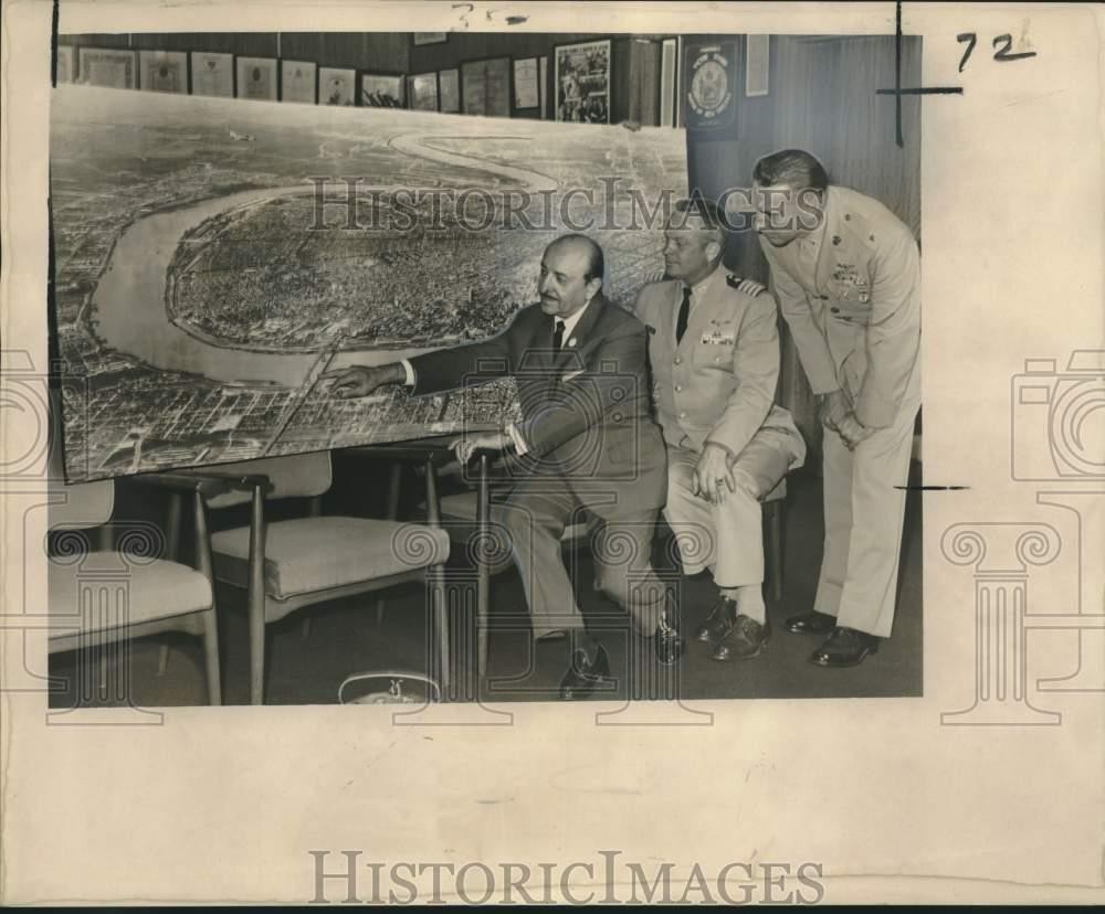1965 Press Photo Mayor Victor H. Schiro receives New Orleans Aerial Photo-Mural